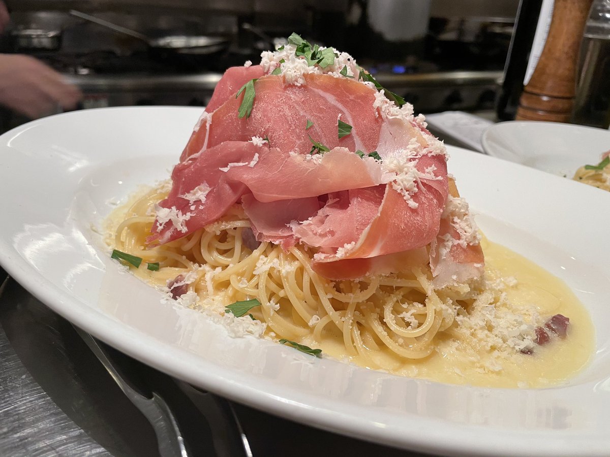 Fungo Dining On Twitter ディナータイムです 今日の おすすめパスタ は 生ハムと山わさびのカチョ エ ぺぺ スパゲティーニ ローマの名物パスタ料理でカチョはチーズ ペペは胡椒と言う意味なんですよ クリームを使っていないのにまろやかで軽い感じの