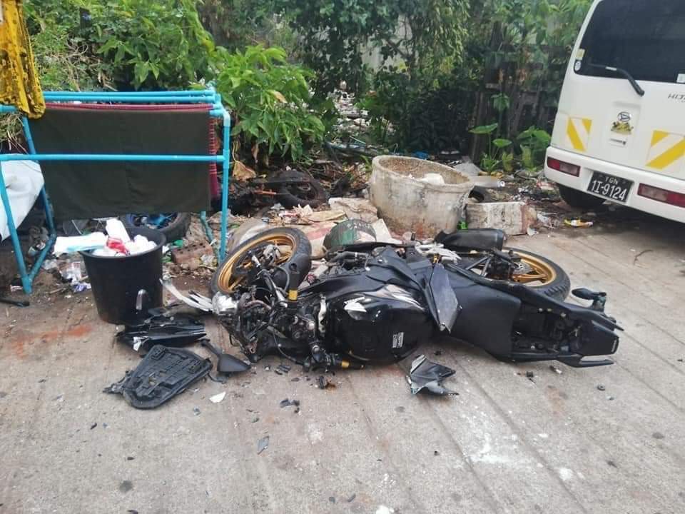 Amellia05601232's tweet photo. At around 2 am on March 11; military terrorists stormed Thingangyun again. people’s Cars n motorcycles were destroyed. In addition, night rangers have been arrested n violently harassed to the point of being shot.

STOP ONSLAUGHT
#Mar11Coup
#WhatsHappeningInMyanmar https://t.co/Fnt3cvVGC4