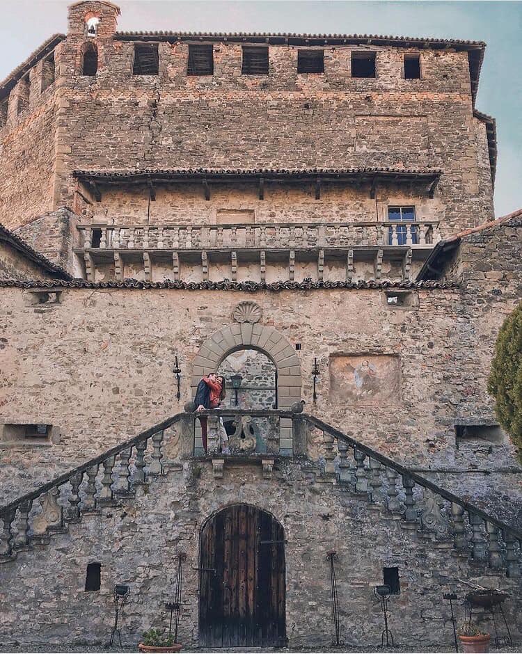 Dentro le mura di Rocca d’Olgisio: vi portiamo in un mondo incantato, intriso di storia e antiche leggende, in attesa di tornare a viaggiare in #ValTidone. 

📸 <a href="/MeraviglieMondo/">MeravigliedelMondo</a> • #travelvaltidone⁣

<a href="/RoccadOlgisio/">Rocca d'Olgisio</a> <a href="/CastelliDucato/">Castelli del Ducato</a>