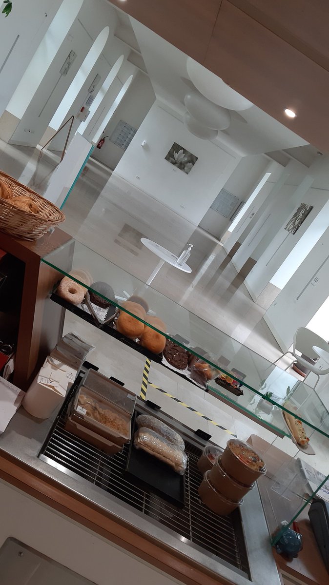 Reprise de mon poste depuis lundi après plusieurs mois de fermeture, malheuresement voici l'affluence 6h/7. 
J'avoue que je déprime les journées sont interminables... 😢 Vivement un retour à la vie normale.