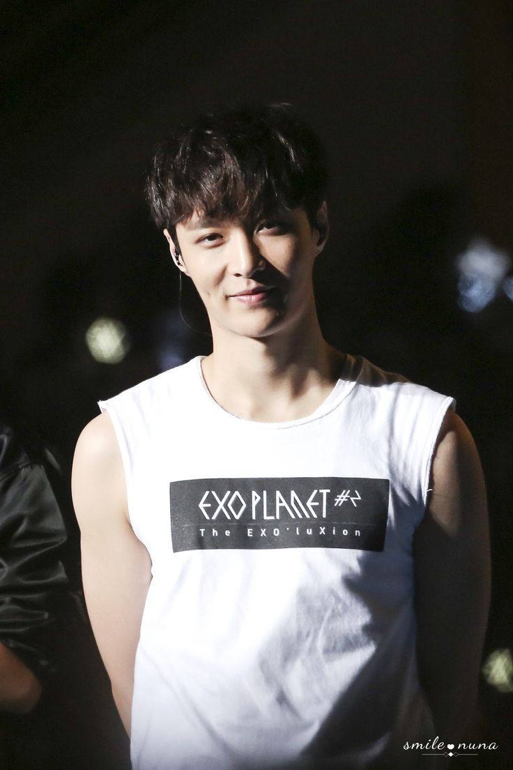 xingnana7's tweet photo. Buat siapapun kalian !!
Tidak apa kalau kalian mengolok2 dan menyakiti kamii TAPI
Jangan pernah kalian sentuh atau menyakiti malaikat kami (EXO and Lay Zhang) ❤️
WE ARE ONE !
#LayZhangYouAreAnAngel
#AlwaysSupportLayZhang
#WeLoveYouLayZhang #LayZhang #EXO @layzhang @weareoneEXO https://t.co/uNceOlYGK7