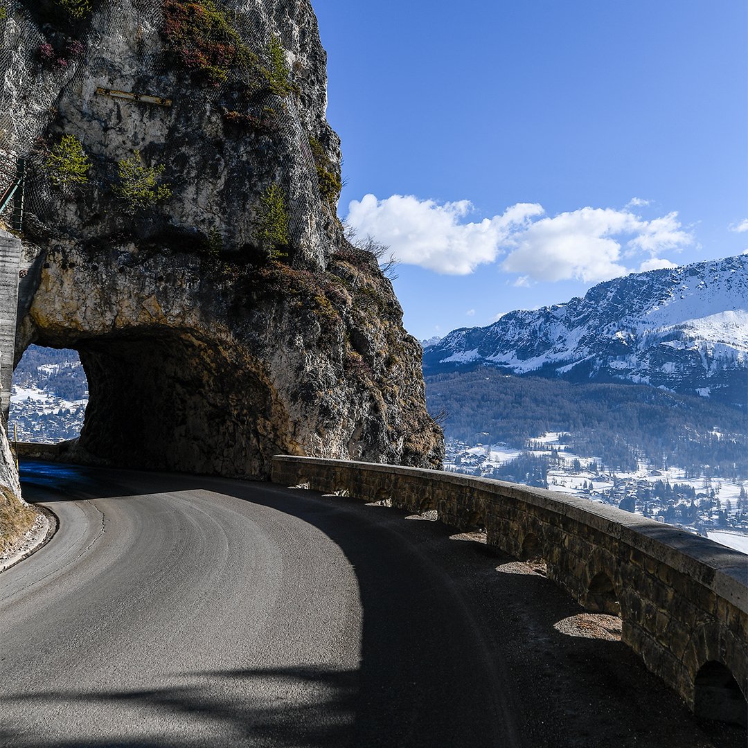 GirardPerregaux's tweet photo. The Free Bridge travelled around the stunning Italian landscapes on the wrists of our WinteRace Teams.
Pictures by @Watchinsanity

#GirardPerregaux #GPBridges https://t.co/BNmfgCHnu8