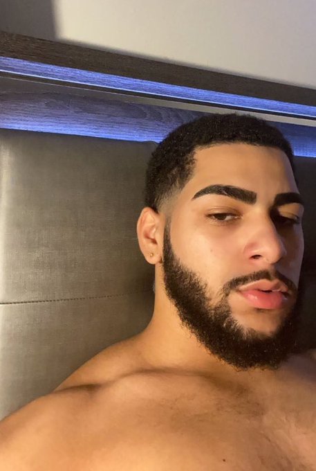 Watch gorillaglue327's leaked NSFW photo on TwXstars