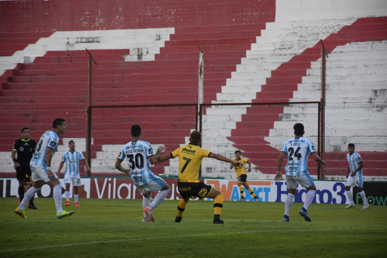 Atlético Tucumán goleó a Comunicaciones y será rival de River en la Copa Argentina