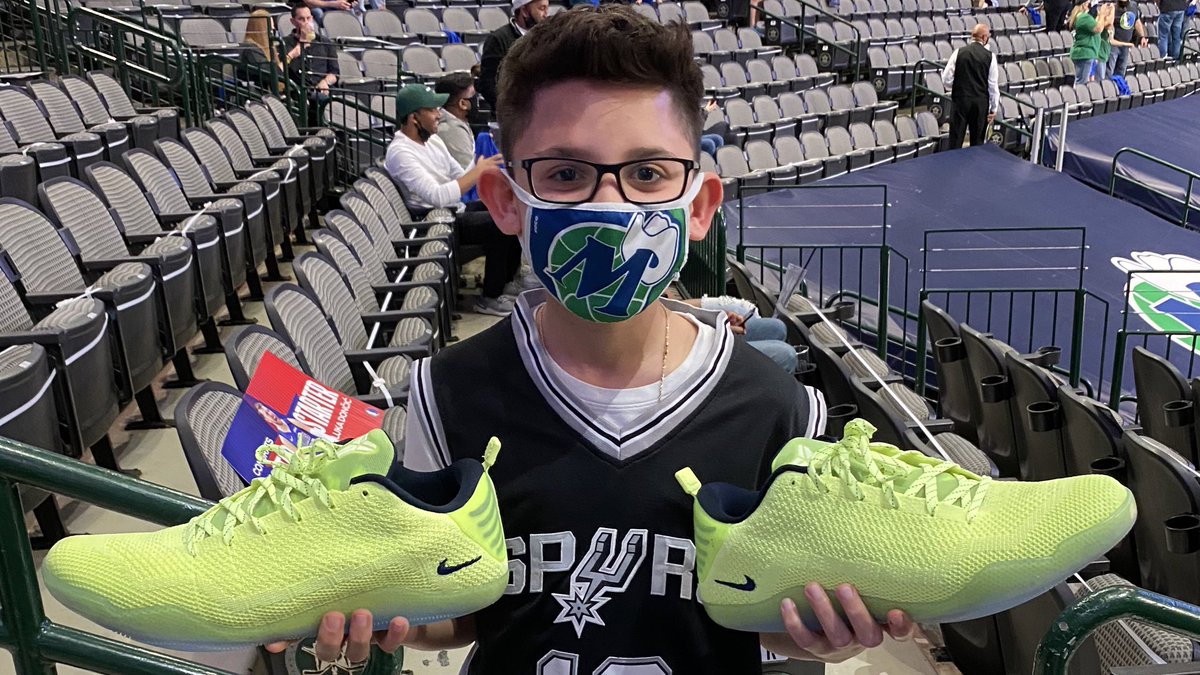 TheTexasCruz's tweet photo. Thank you @DeMar_DeRozan for making my kids night. He is so happy to have your game worn shoes. #SAvsDAL #Spurs #NBA https://t.co/x0CVY6AsnM