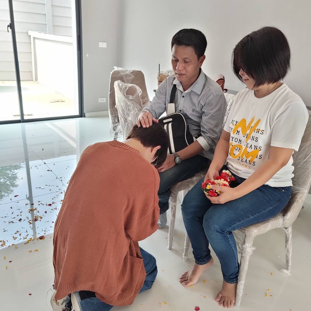 sahuree28's tweet photo. ยินดีกับน้องฟลุ้คด้วยน๊าขอให้น้องพบเจอแต่สิ่งดีๆคนดีๆขอให้ความกตัญญูเป็นเกราะป้องกันสิ่งเลวร้ายทั้งปวงใครคิดไม่ดีต่อน้องขอให้แพ้ภัยตัวเอง ขอให้โชคดีเจริญๆยิ่งๆขึ้นไปพี่จะอยู่ซพ.หนูตรงนี้ วันไหนที่หนูเหนื่อยต้องการกำลังใจแค่หนูหันมาก็จะเจอพี่ยืนให้กำลังหนูเสมอรักนะ
#เจ้าแก้มก้อน https://t.co/A0T9OCkwjl