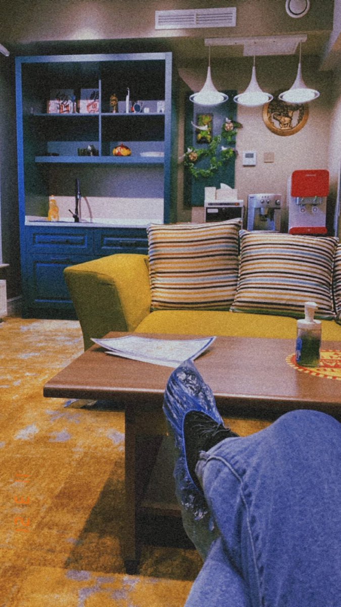 Эднийд ирэхээр диван дээр нь унтчмаар бдын 🤪