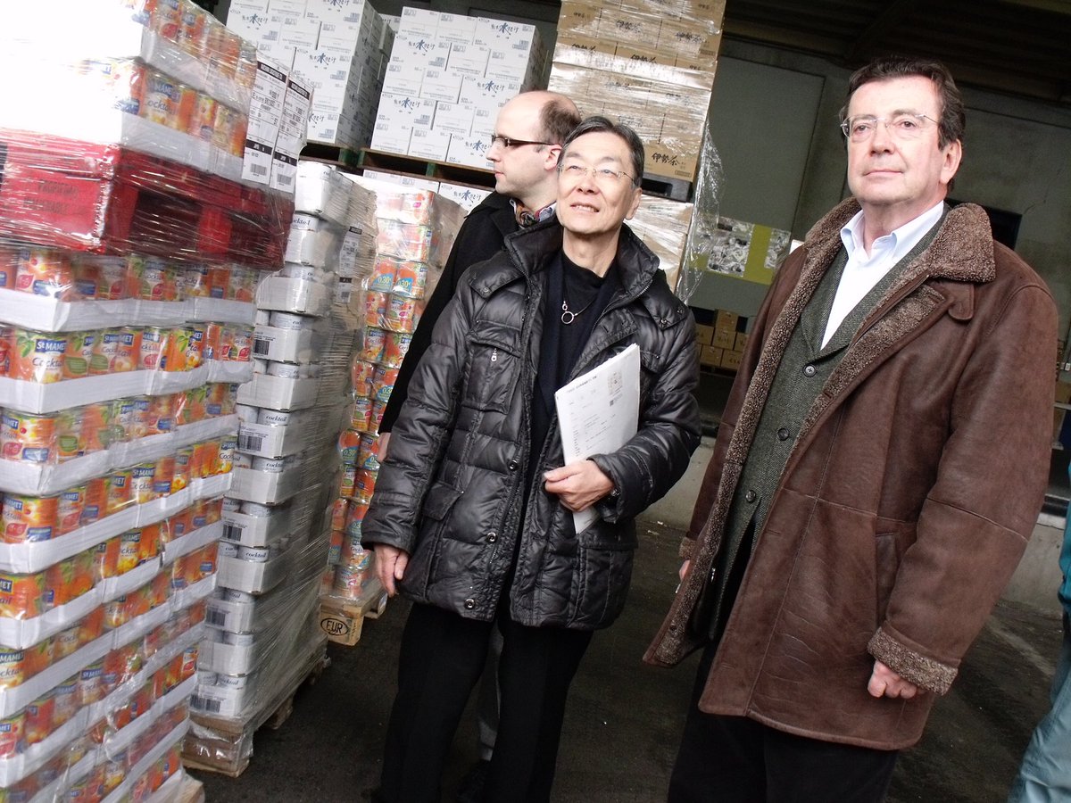 ConsulKyoto's tweet photo. C’est à eux que je pense aujourd’hui lorsque je regarde ces photos prises dans les semaines dès la fin mars à Sendaï où j’accompagnais l’ambassadeur #PhilippeFaure, en tous points remarquable durant cette crise, puis, en avril 2011, à la centrale même de Fukushima. https://t.co/Nj6dvlYC8I