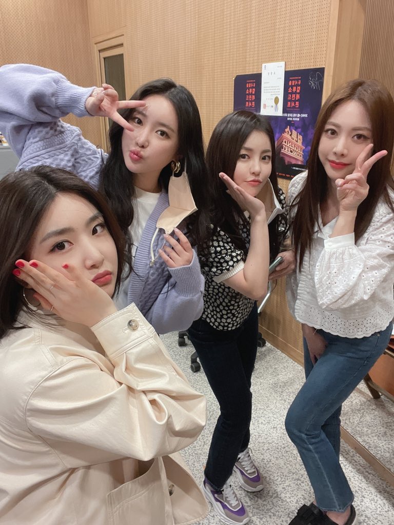 bbeegirIs's tweet photo. a week ago this group was about to disband, the members had started to move out their dorms and nothing looked hopeful...now brave girls have achieved a RAK, going on multiple variety programs and promoting a 4 year old song all over again this is absolutely incredible ♥️ https://t.co/6BI493xnKZ