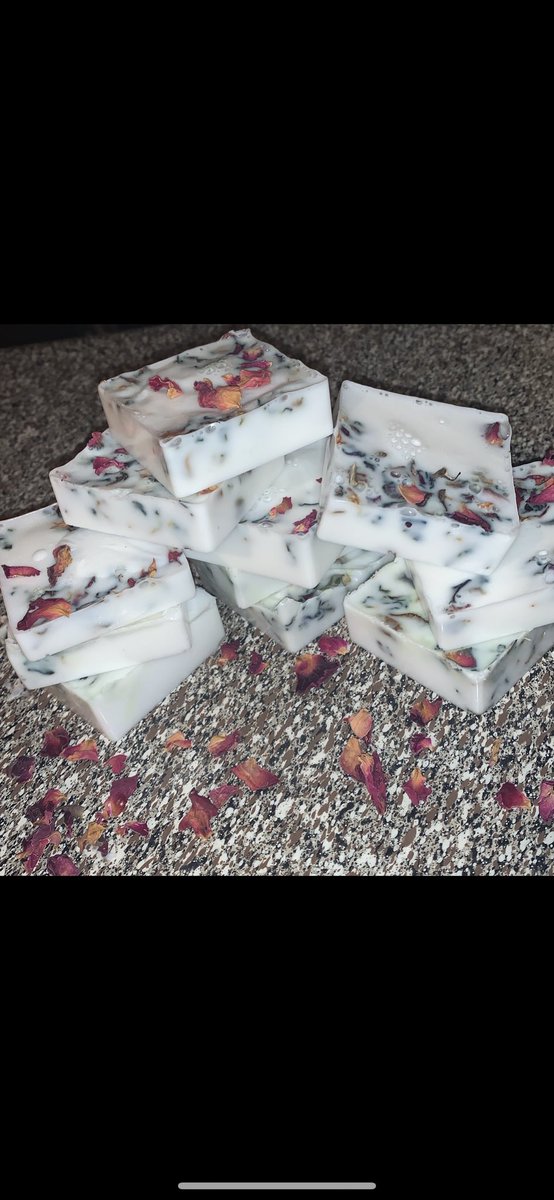 prettifaceee's tweet photo. Mini Exfoliating rose bars! For body & face! #ShopBodyCake🧁💕🛍 https://t.co/NZl96K81KD