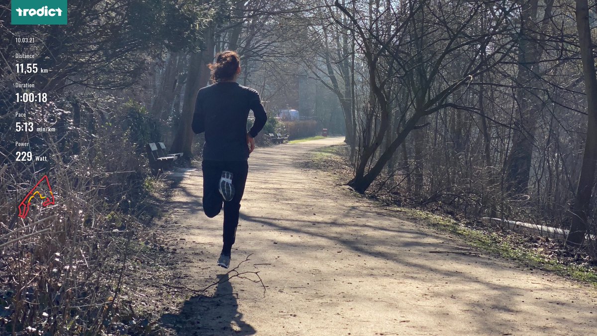 graphmelette's tweet photo. Take a break; this is my break in a typical workday. A lunch run including some intervals and then back to the office. #speedwork #tredict #training #running #onrunning #runonclouds #onruncrew @on_running https://t.co/2Zk48NhKoI