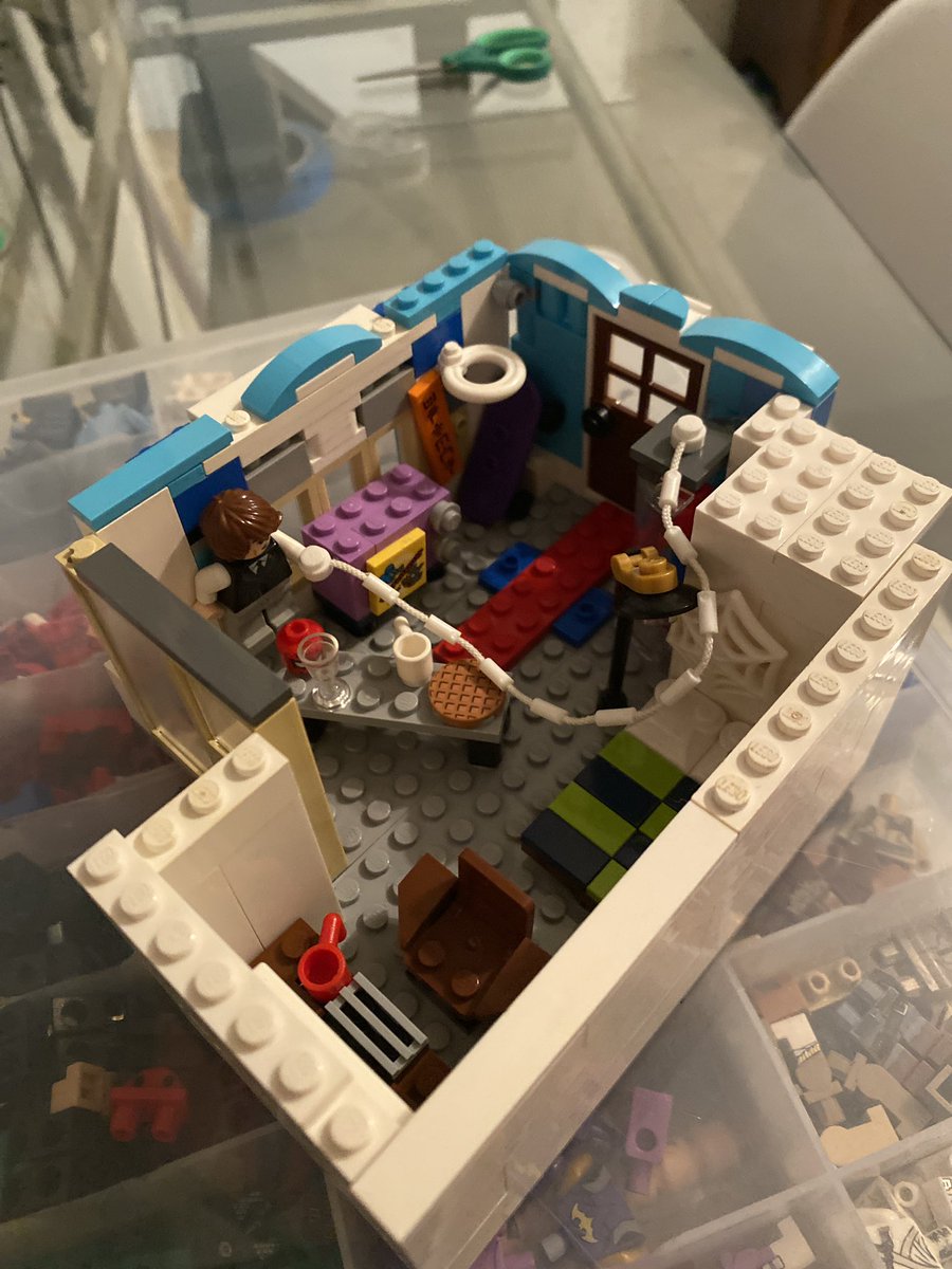 HasBeenJax's tweet photo. #Lego Peter Parker’s room https://t.co/nEsLyQJTnZ