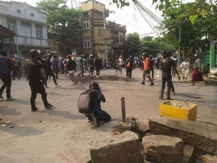 PoeEi27560748's tweet photo. @HRWBurma In Mandalay, 90 30-31 street,  
The Junta Terrorists were beating civilians who couldn't escape them and they also destroyed the whole street into a terror.
STOP ONSLAUGHT
#WhatsHappeningInMyanmar
#Mar11Coup https://t.co/szreXSD3SU