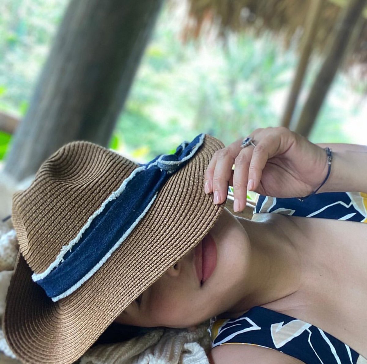 aritatlonghari's tweet photo. Lazy beach daaaay https://t.co/nATQxAfZ2U