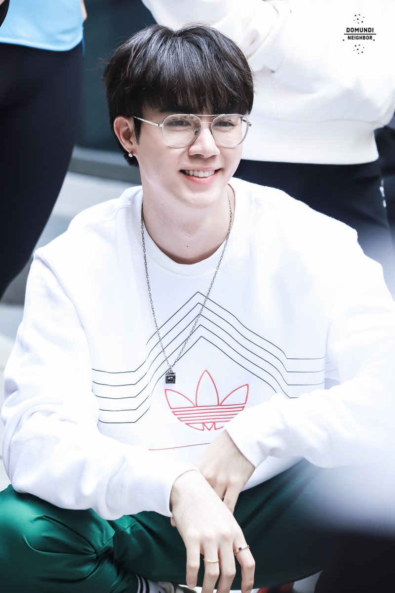 DomundiNeighbor's tweet photo. สีรูปอาจจะแปลก แต่ความน่ารักไม่เคยแปลกเลย 

น่ารักอยู่เสมอ ตลอดเวลาาาา 

@zee_pruk #ZeePruk
#Zunshine
#AdidasxDomunditv 
#domunditv https://t.co/ysNFRGhUrM