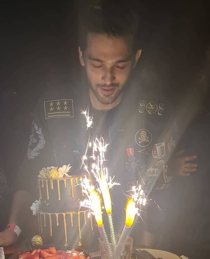 vd_shriyam's tweet photo. Happy birthday love.. ❤🌍
*till the stars shine and fireflies exist*
(wishes and blessings are still pending on me for this day)
Inshallah I'll do that soon! and you deserve the world , 𝙈𝙮 𝙨𝙩𝙖𝙧 ❤♾

@LaghateParth
#HappyBirthdayParthSamthaan https://t.co/XAnSSYqRfK