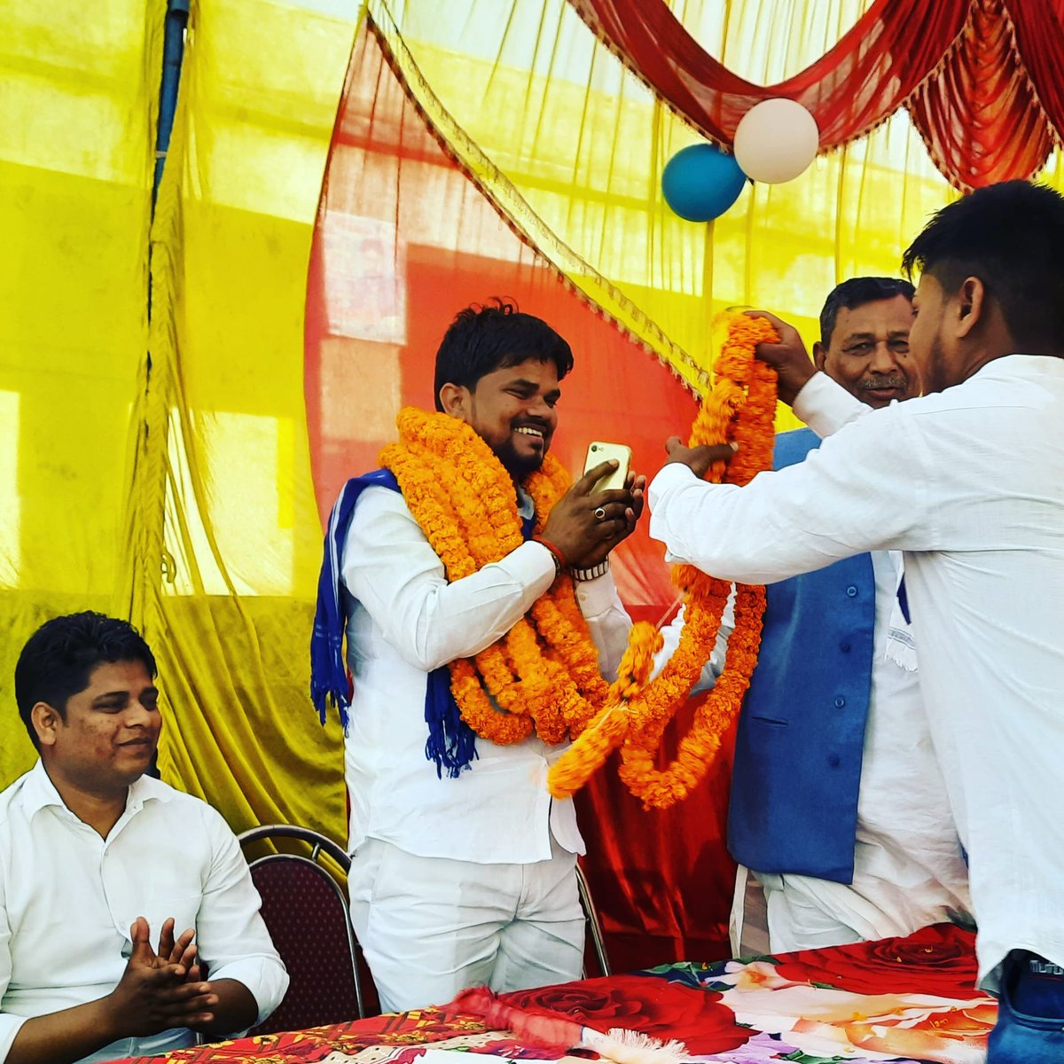 bsp_jk's tweet photo. मत सोचो ये लड़ाई सिर्फ किसान की है
जो रोटी खाकर सोता है ये लड़ाई हर उस इंसान की है 
जय जवान जय किसान 
🙏🙏 https://t.co/Xi4nppXQ97