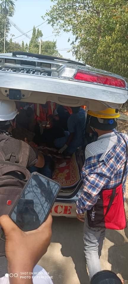 tharmaysoe's tweet photo. @KenRoth tw // headshot / blood
Terrorist group(SAC) shot with real bullets in North Dagon. A boy got headshot and just passed away.
STOP ONSLAUGHT
#Mar11Coup
#WhatsHappeningInMyanmar https://t.co/g7ZVHwssgY