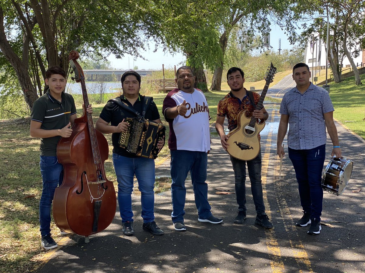 goyo310's tweet photo. Miércoles musical, hoy fuga por el "Carril Izquierdo"!!!
Cuatro jovenes con talento conforman la agrupación "Carril Izquierdo", hoy en miercoles musical nos acompañan y nos cantan sus mejores canciones y corridos.
#Fugaaa
#CarrilIzquierdo
https://t.co/aLf90QbCaJ https://t.co/PJU8DAX9y9