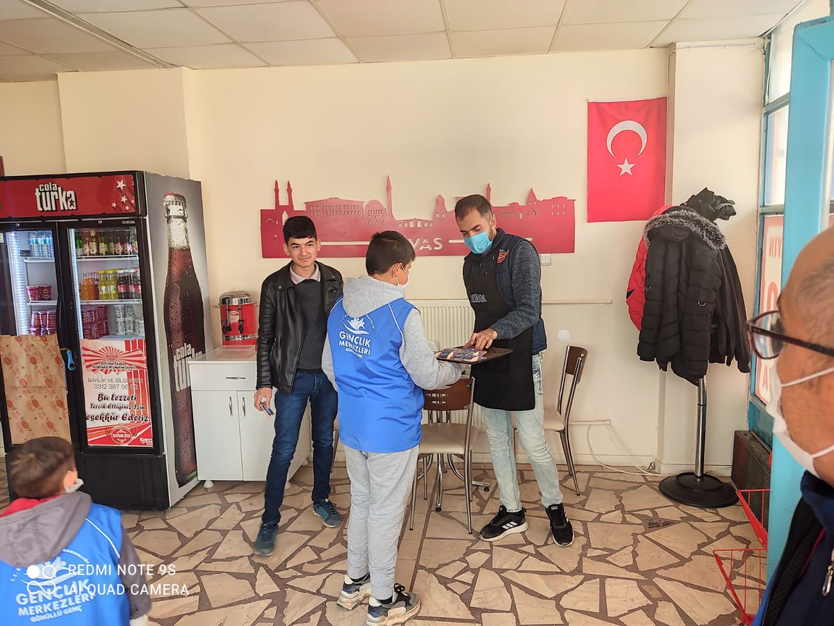Miraç kandili münasebeti ile Sayın Kaymakamımız A.Tayyip Kahramanın katılımları ile Sporcularımızla lokum ve şeker dağıttık...