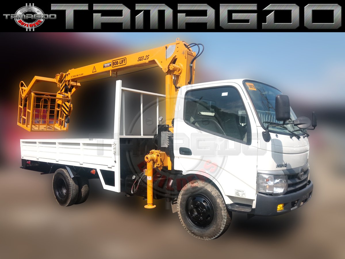 tamagdo's tweet photo. Taking trucking to a whole new level. #manlifter, #dropside, #truck, #bodybuilders https://t.co/kdFPMsT1QL