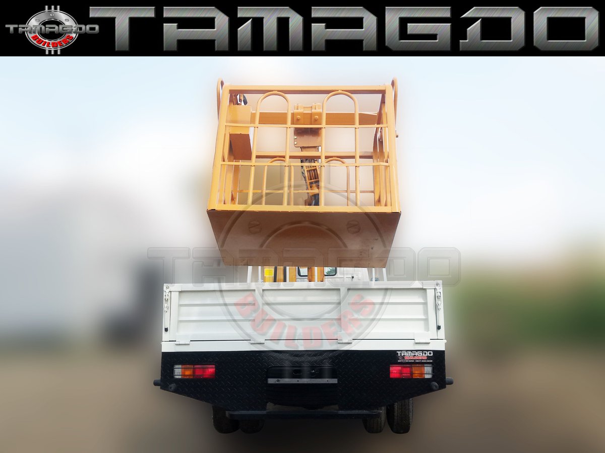 tamagdo's tweet photo. Taking trucking to a whole new level. #manlifter, #dropside, #truck, #bodybuilders https://t.co/kdFPMsT1QL
