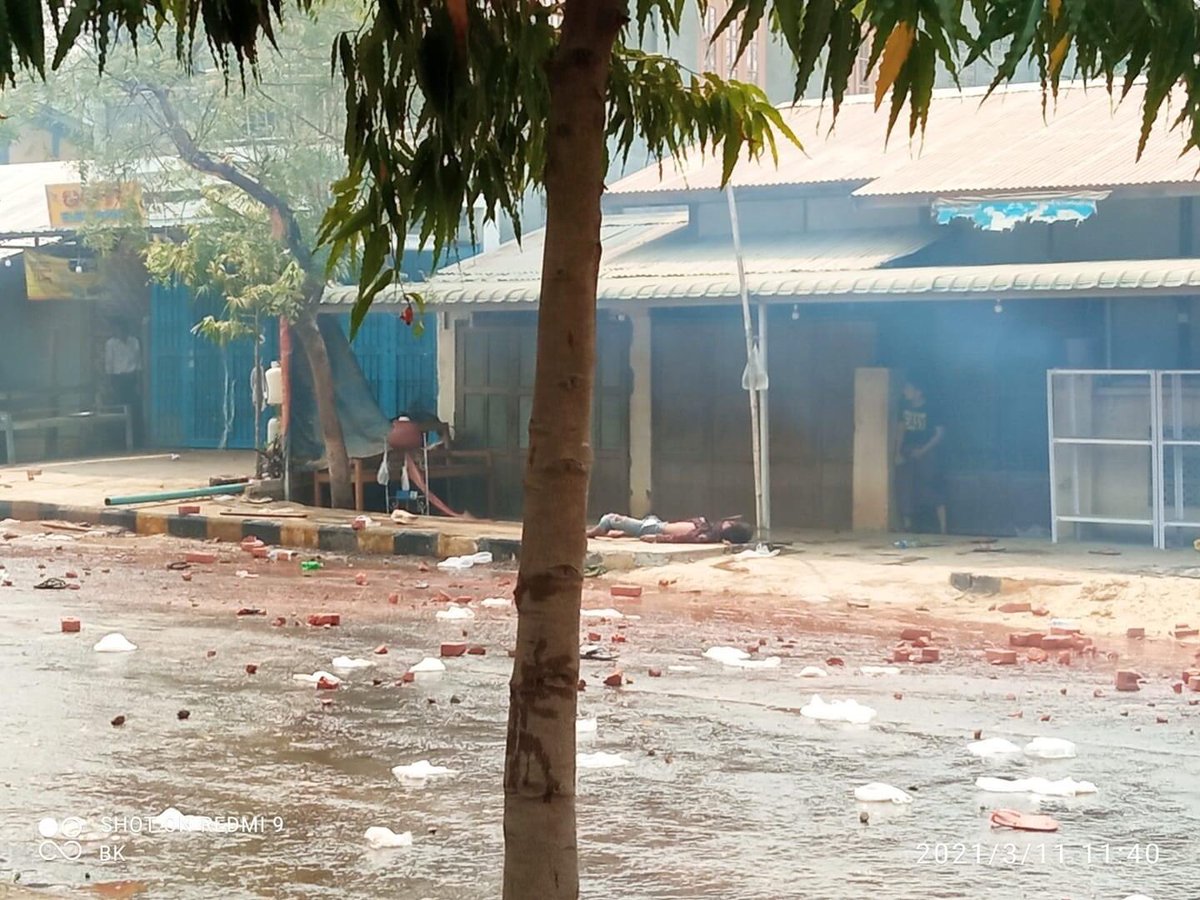 TW // blood , wound
Situation is worsening in Myaing.
One was shot in the head AGAIN with live ammo today. Another got his brain matter scattered on the road. Photos are very graphic to post. STOP ONSLAUGHTS 
#WhatsHappeningInMyanmar
#Mar11Coup
