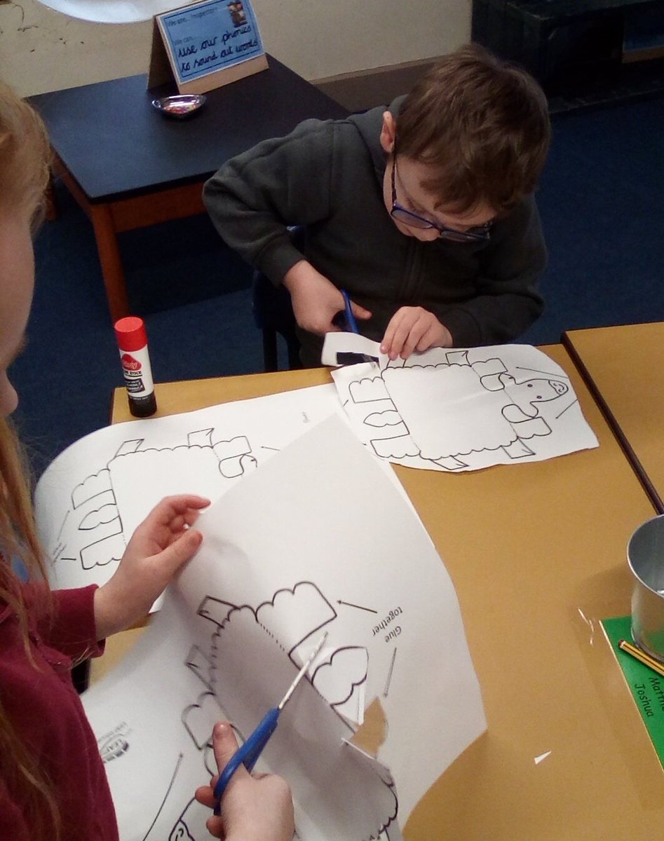 LakesideYork's tweet photo. Team Fir are enjoying learning about the lambing season. We have all found out so much about life on a farm. We are also loving our follow up activities! Can you guess what the pompoms are going to be? #lakesidescience #downonthefarm #spring https://t.co/VGamxyTbe8
