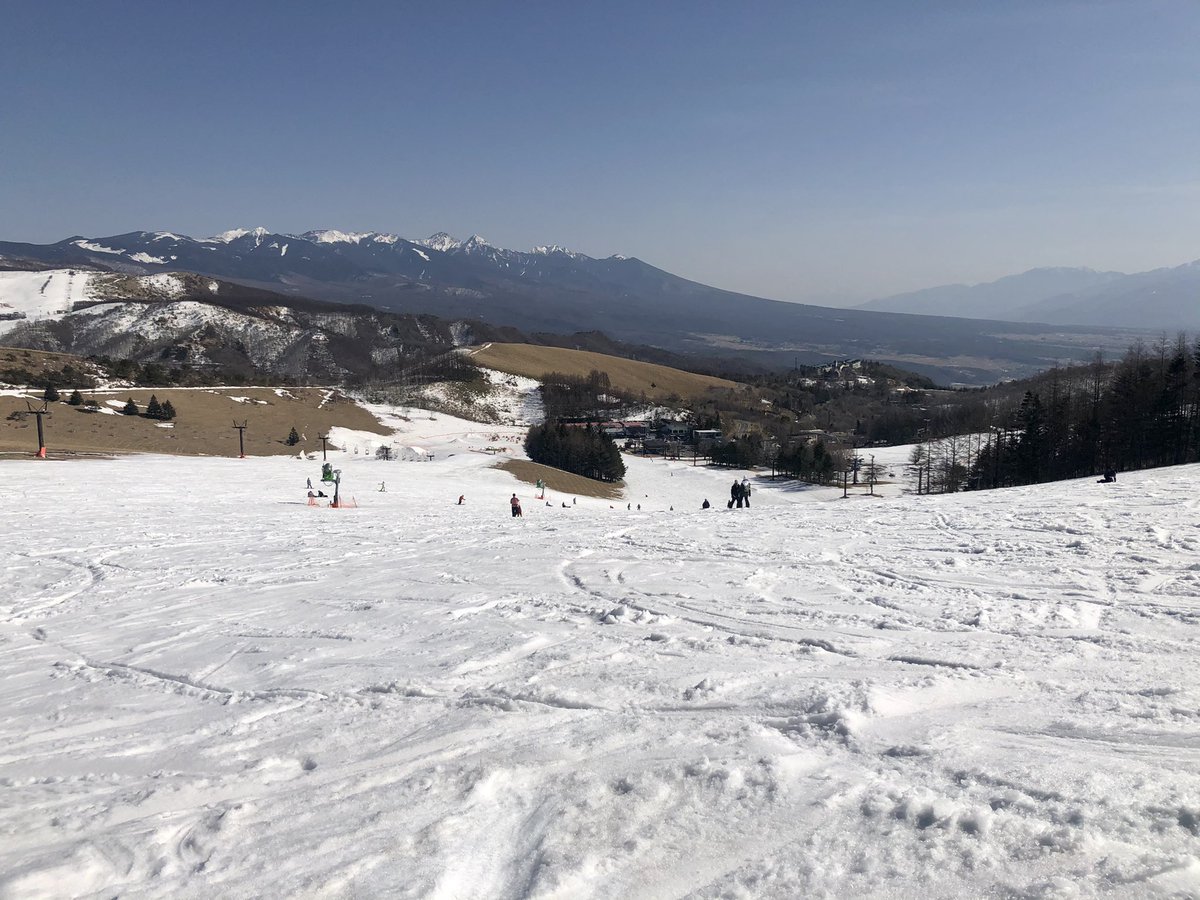 ごと 今シーズン滑走29日目 8時30分頃現地着 到着時 2 今日は快晴 気温も上がりました 雪質は朝はザラメ その後シャーベット ゲレンデから見える景色から雪が少なくなってきました 遠くの景色は霞み 春の空気です 車山 車山高原skyparkスキー場