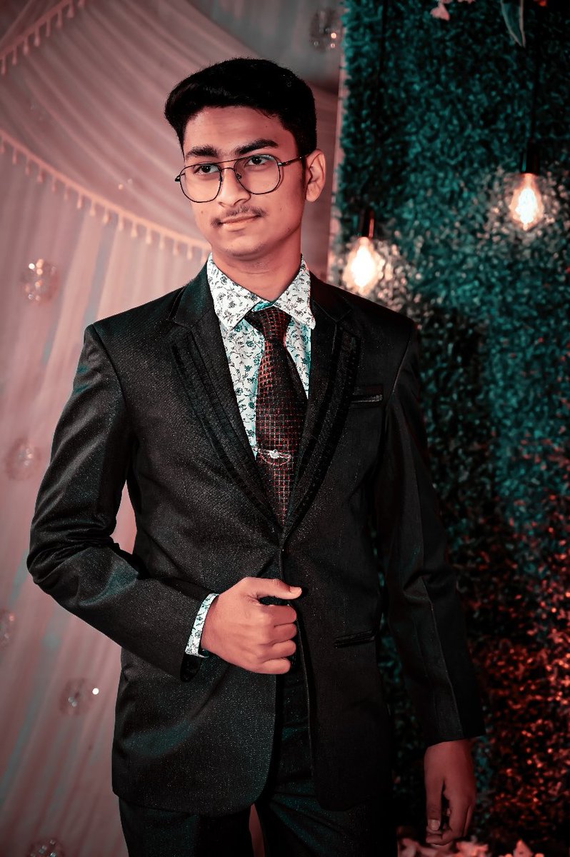 GoraleDeep's tweet photo. A suit is the uniform of success. And elegance.#dsgtech @GoraleDeep
#DSGTECH
#likes #like #follow #likeforlikes #love #instagood #instagram #followforfollowback #followme #photooftheday #bhfyp #instalike #photography #l #instadaily #me #picoftheday #beautiful #myself #f4f #model https://t.co/jUwEd4YQJi