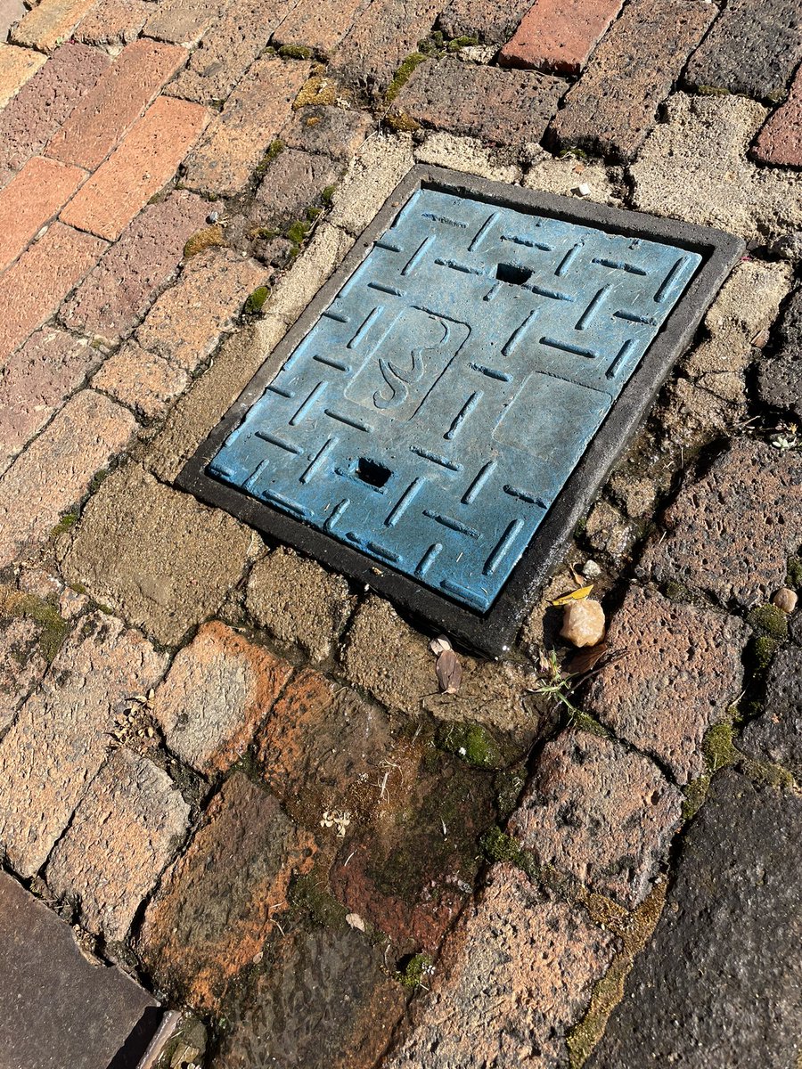 IanIS75463569's tweet photo. @JHBWater leaking water meter at 6 Ballyclare Drive. Please attend to ASAP. Address is: Bryanston Veterinary Hospital,  6 Ballyclare drive, Cnr William Nicol drive, Bryanston. @DavidCOJ102 https://t.co/zeuWZN6uDM