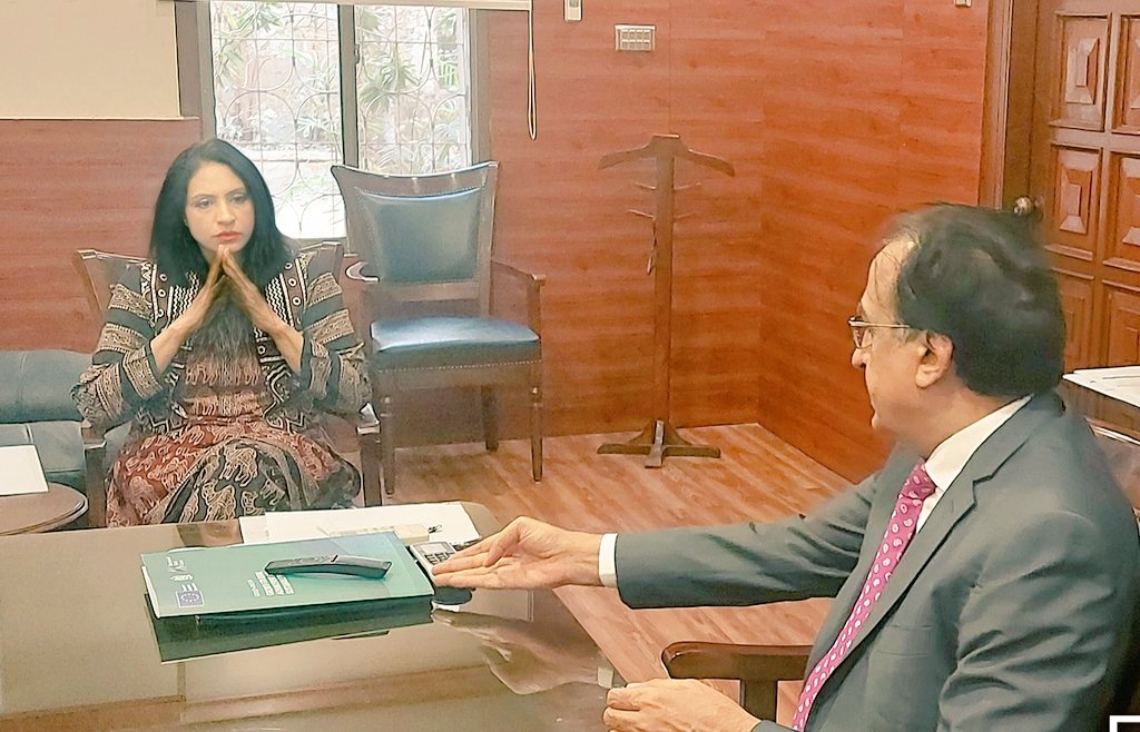 shabnambalouch1's tweet image. #UNITC team lead Sindh Ms. Shabnam Baloch &amp;amp; Communication lead of ITC in Pakistan Ms. Aliyya Noor briefing Sec. Agriculture A. Raheem Soomro on ITC interventions in Sindh in response to Covid emergency and mitigate its impact on rural SMEs &amp;amp; Farmers @RahimASoomro @MismailRahu