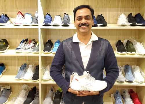 themachinemaker's tweet photo. #Cricket in #China?
An #IndianEntrepreneur is taking all his efforts to #promote #cricket in #China, now the #sponsor of shanghai cricket association.
Congratulations @anand_niren of EVER shoes
https://t.co/poKzCtsaHB
#evertrade #cricketsportsshoes #footwearmanufacturing https://t.co/ESBq24zA9X