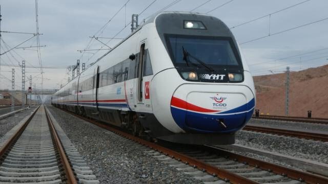 Ankara Sivas arasında yapımına devam edilen Yüksek Hızlı Tren (YHT) projesi kapsamında, performans testleri devam ediyor.

Hızlı tren hattının haziran ayında hizmete açılacağı bekleniyor. Ülkemize Milletimize Hayırlı olsun

(TCDD )🇹🇷