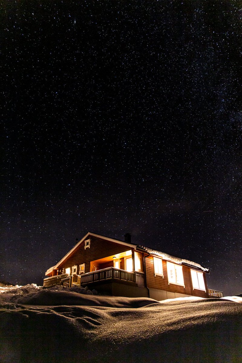 Pinch me 🙊 Yes, I stayed here (many times). #norway #visitnorway #astrophotography #snow #winter