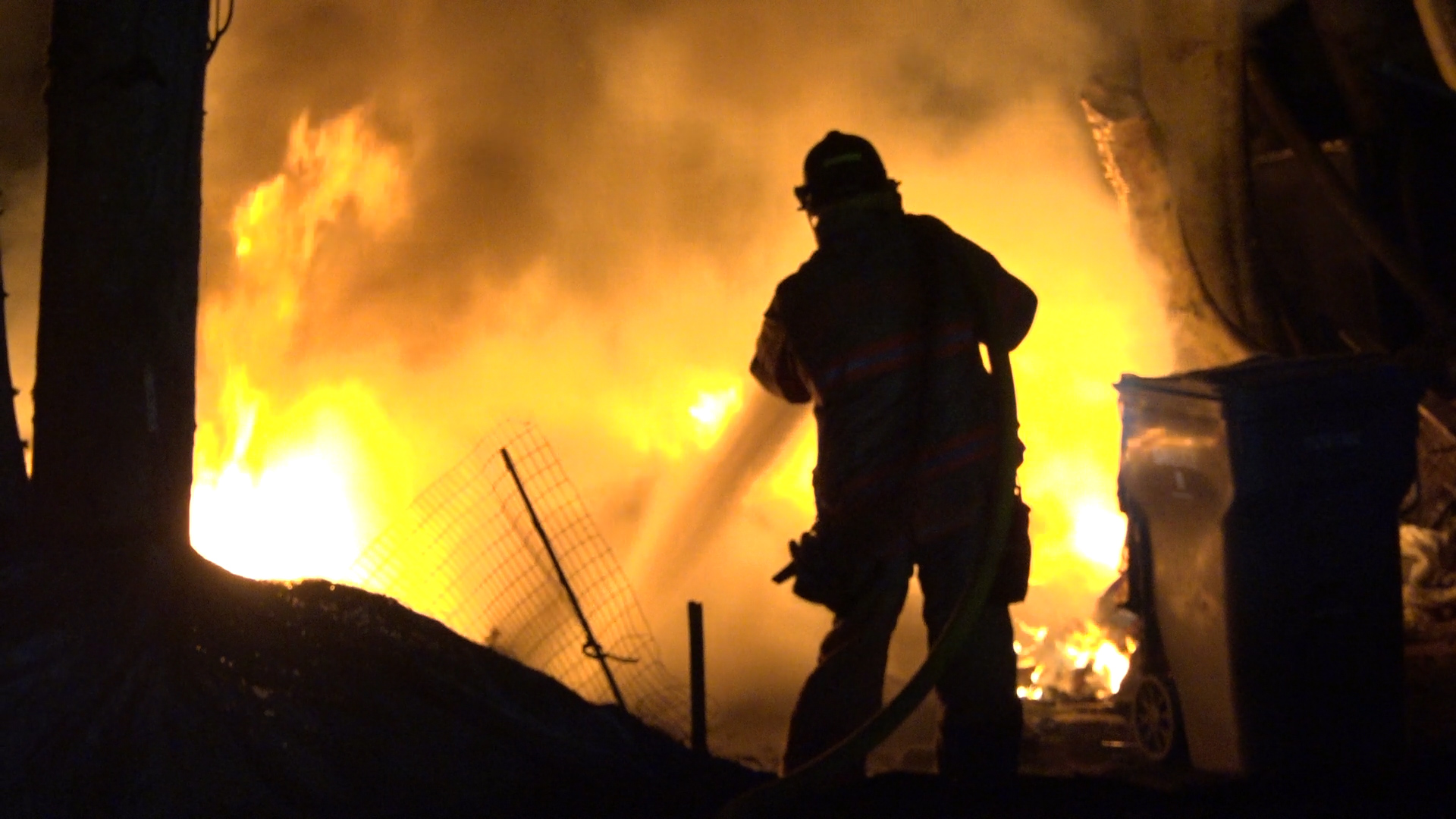 South Sound Freelance News Southkingfire Firefighter On The Nozzle Extinguishing This Fire Tonight T Co Symh5cfl4l South Sound Freelance News Southkingfire Firefighter On The Nozzle Extinguishing This Fire Tonight T Co Symh5cfl4l