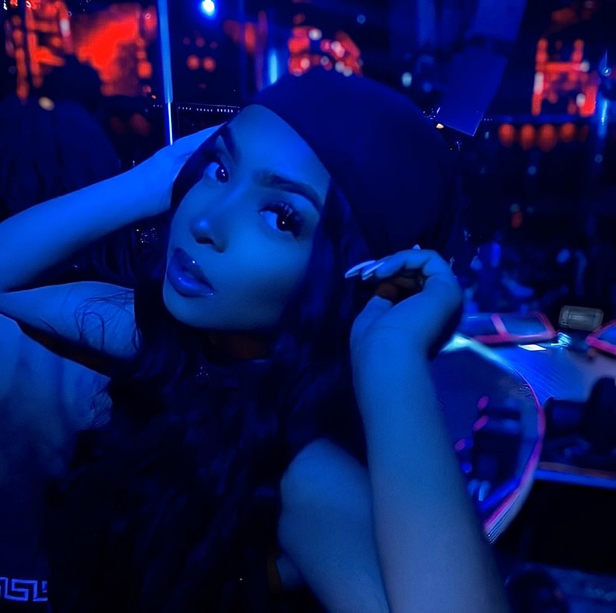 exquisid_'s tweet image. Blue Tint