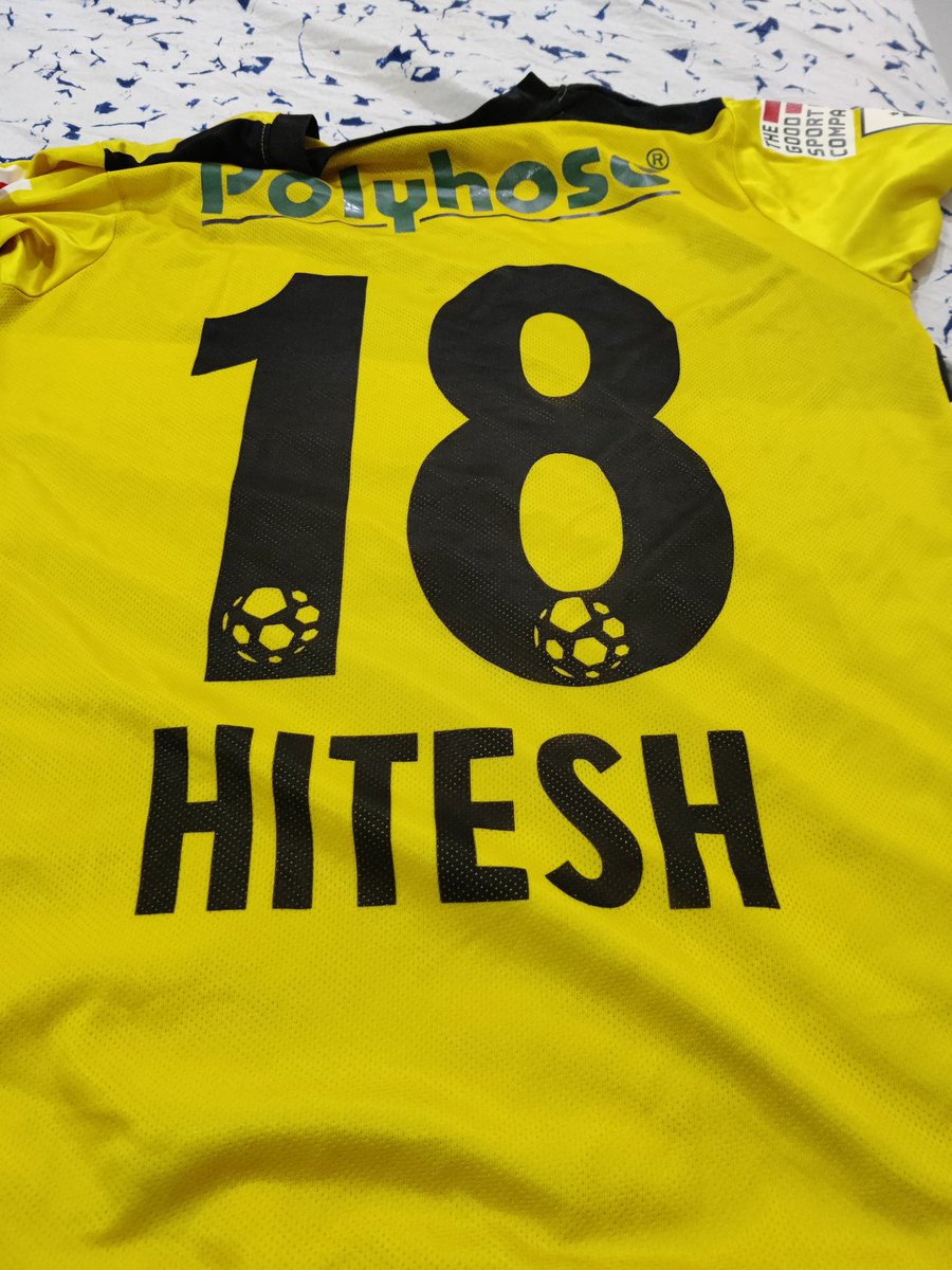 Thank You @HydFCOfficial for the gift ! @Ugsportsindia 💛💛💛

#HiteshSharma
#HarKadamNayaDum
#HyderabadFC
#LetsFootball