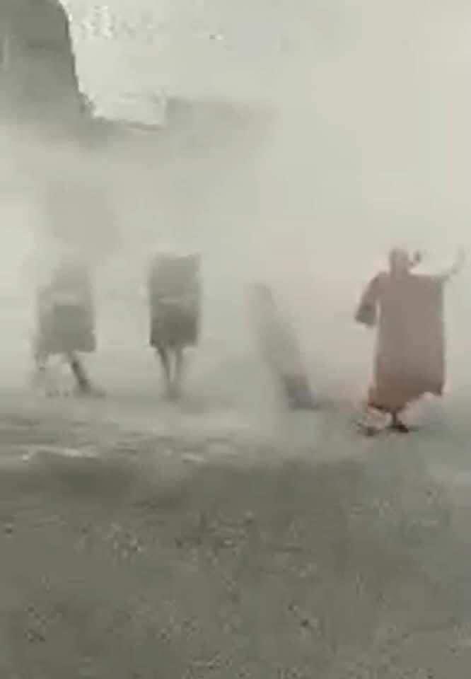ArrPwi's tweet photo. Mogok ; despite the great monk's request to not use live immunition against civilians. Junta terrorists kept on throwing teargas bombs, sound bombs into the crowds of civilians and arrested young protesters #WhatsHappeningInMyanmar  #Mar11Coup https://t.co/SVsl9n0VJ1 https://t.co/wCqElP9MrM