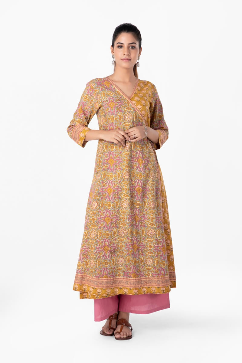 roseshreeone's tweet photo. If you want to make your wardrobe more appealing, then this amarood angrakha kurta is a must have because it has a sparkling guava flesh color which will turn everyone’s head towards you. 
https://t.co/BKcPKYfwbm
#yellow #Thursday #IndianWear #Mumbai #DelhiFashion  #Angrakhakurta https://t.co/lhpCrSiJ3Y