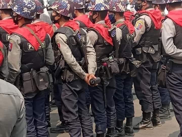 thiri_heather's tweet photo. Mogok today, military’s another violent crackdown at peaceful protestors. Some are injured and Several people are arrested. 

STOP ONSLAUGHT
@freya_cole @TostevinM @RapporteurUn 
#WhatsHappeningInMyanmar
#Mar11Coup
#WeNeedR2PInMyanmar https://t.co/mniOoVz565
