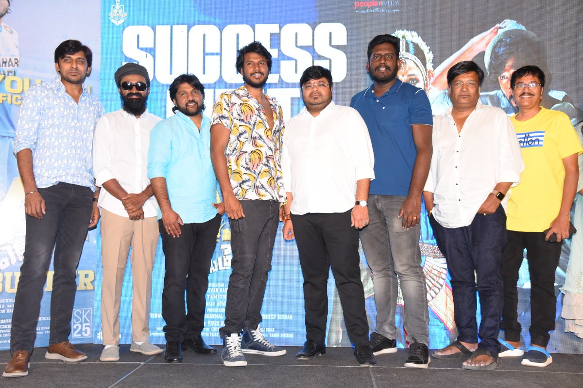 igtelugu's tweet photo. Pics from the Success Meet of #A1Express which happened last night.
#A1Blockbuster 🏑 💥
Enjoy the game in theatres near you. 🤗🥅
@sundeepkishan @Itslavanya @priyadarshi_i @eyrahul #Dennis @hiphoptamizha @ChotaKPrasad @AAArtsOfficial @peoplemediafcy @TalkiesV https://t.co/vrKI81GLJR