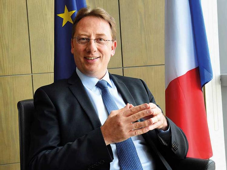 ludovic_pouille's tweet photo. Riche entretien📞 avec l’amiral Marc AUSSEDAT, commandant la #TaskForce473, à la tête du groupe aéronaval 🇲🇫 qui se déploie dans la région pour plusieurs mois.
Bienvenue en Mer Rouge à la mission Clémenceau 21 & bravo pour l'exercice #WhiteShark avec les forces royales 🇸🇦!
🇲🇫🤝🇸🇦 https://t.co/ApCS9bVhnD