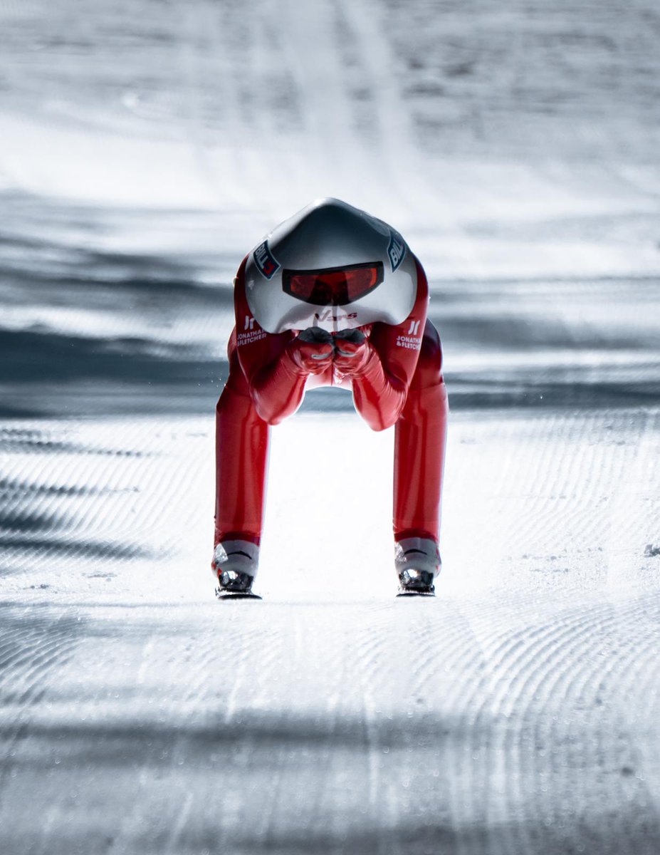 171,47 km/h pour la VICTOIRE ! 🇫🇷🏆
<a href="/sym_billy/">billy simon</a> remporte la première Coupe du Monde de Ski de Vitesse de la saison à Idre Fjall !  2 nouvelles courses sont à venir en Suède. 

📸 Louis Billy
