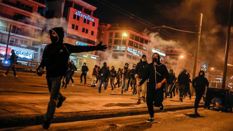 vealyra's tweet photo. //A thread// of what is happening in Greece ..please take your time and show some attention to this cause our country is slowly destroyed https://t.co/g55AeJ0JV7