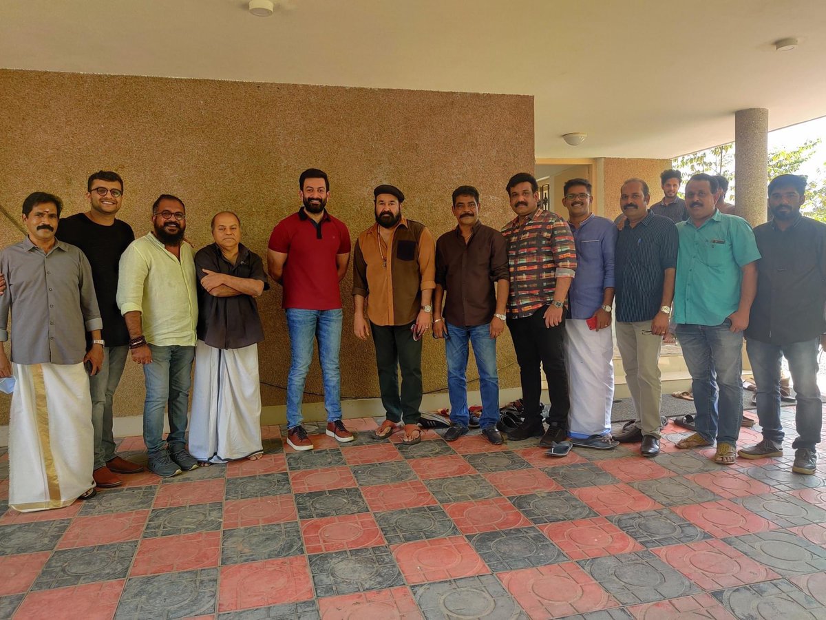 Poffactio's tweet photo. #Barroz pre-production !! ⭐️❤️
 
#santhoshraman @PrithviOfficial #JijoPunnoose @Mohanlal #AntonyPerumbavoor @aashirvadcine @poffactio https://t.co/uUpXnKFIOC