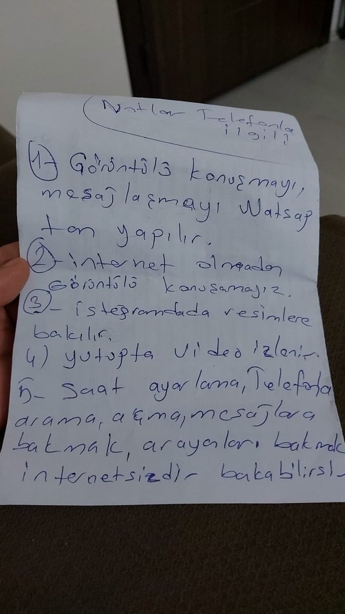 Annem akıllı telefon kullanmaya başladı kendine böyle notlar almış