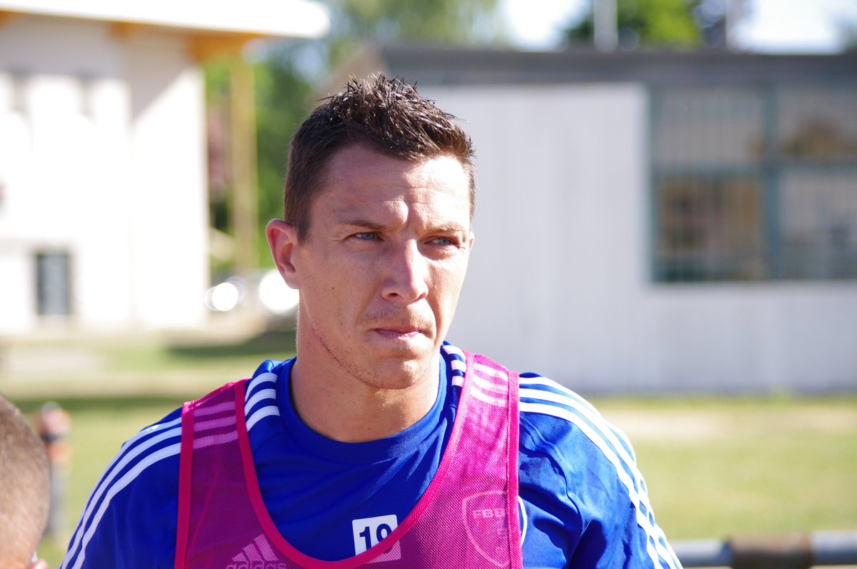 FBBP01's tweet photo. 🎂 ANNIVERSAIRE DES BR-EX-SSANS
🥳 Le FBBP01 souhaite un joyeux anniversaire à notre ancien bressan Patrice #Dimitriou qui fête ses 38 ans !
💙 Après avoir passé 12 ans au club (2006-2018), il a même été élu par vous les supporters dans le 11 de la décennie au poste de latéral ! https://t.co/pc92K4lclP