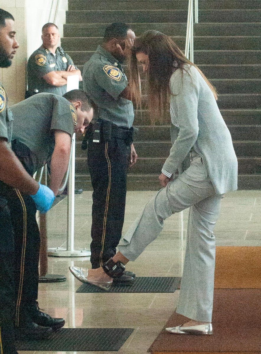 gods_girl1990's tweet image. The one community tie. #gpsmonitor #bondconditions #anklemonitorprobs #michelletroconis #ChargeOn