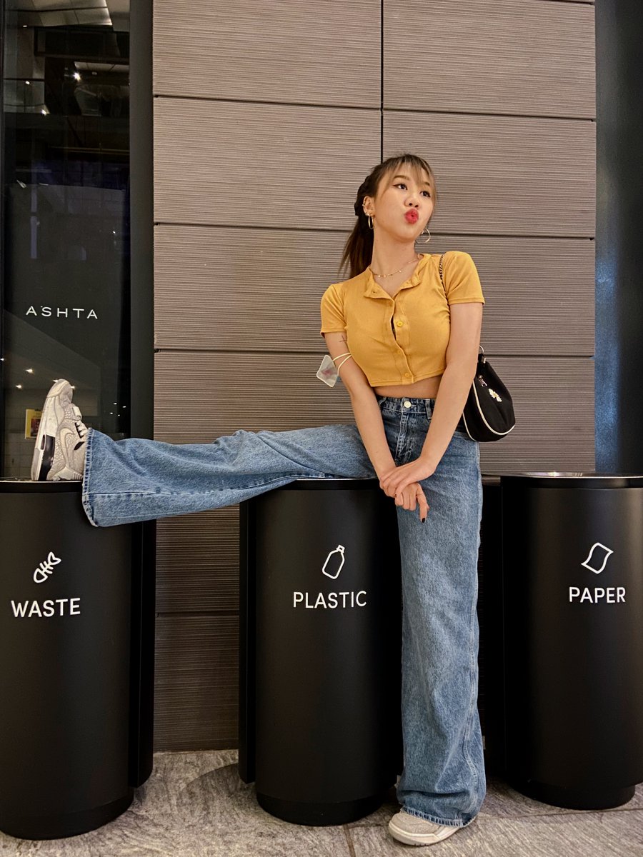 Mix and match March. How's my #OOTD? 😁 🥰 

#zpop #zpopdream #zgirls #zstars #galaxz #streetfashion #recycle <a href="/zhavanyatan/">Zhavanya</a>